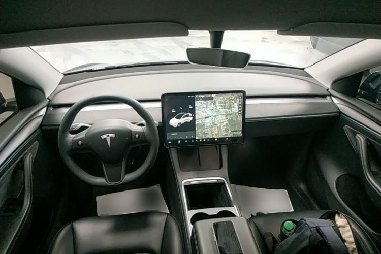 Used Tesla Model Y 2021 Standard Range Rear-Wheel Drive Version Center Console
