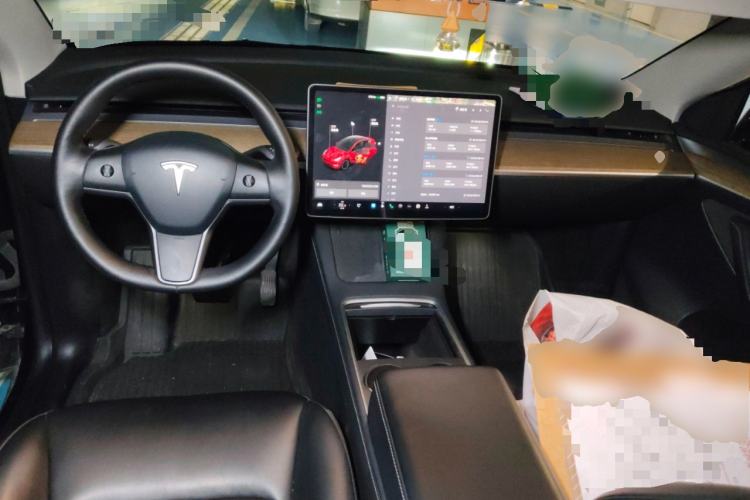 Used Tesla Model Y 2021 Standard Range Rear-Wheel Drive Version Center Console