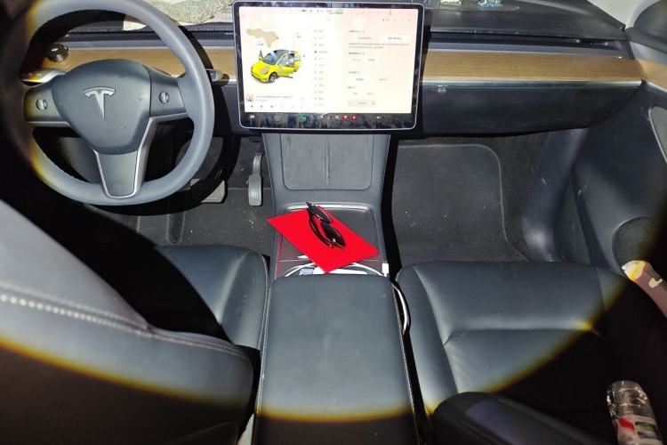 Used Tesla Model Y 2021 Long-Range All-Wheel-Drive Version Center Console