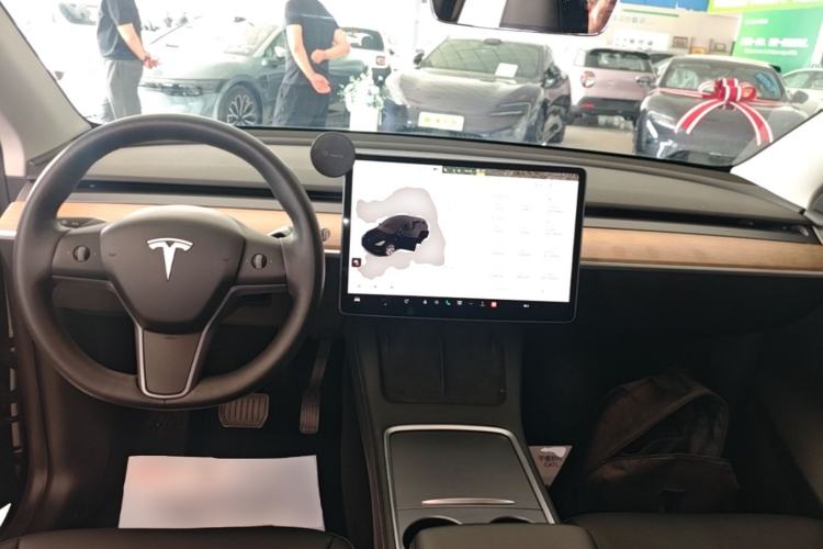Used Tesla Model Y 2021 Revised Version 2 Long-Range All-Wheel-Drive Edition Center Console