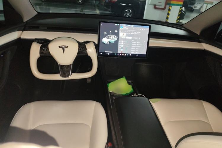 Used Tesla Model Y 2021 Standard Range Rear-Wheel Drive Version Center Console