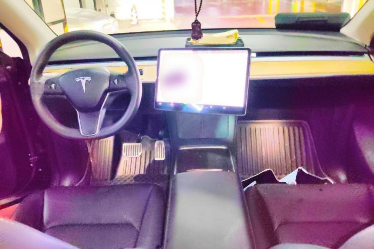 Used Tesla Model Y 2021 Long-Range All-Wheel-Drive Version Center Console