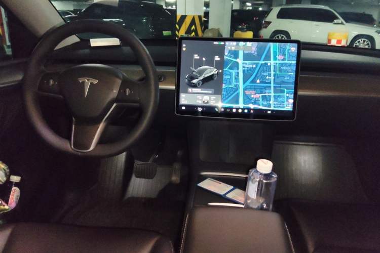 Used Tesla Model Y 2021 Standard Range Rear-Wheel Drive Version Center Console