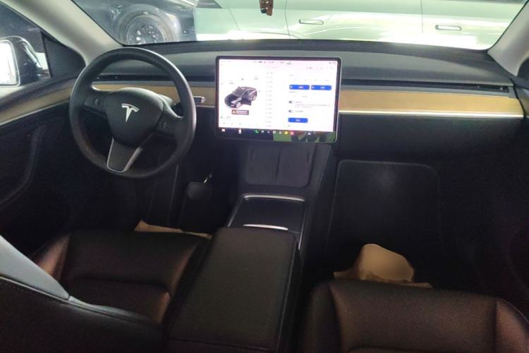 Used Tesla Model Y 2021 Standard Range Rear-Wheel Drive Version Center Console