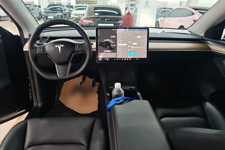 Used Tesla Model Y 2021 Standard Range Rear-Wheel Drive Version Center Console