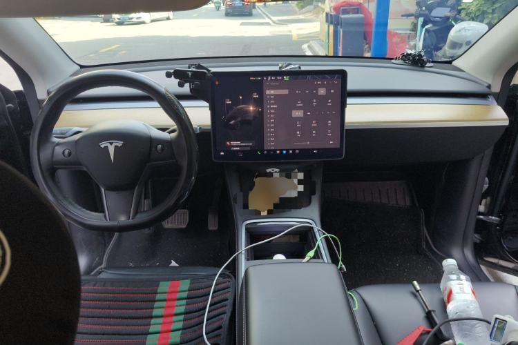 Used Tesla Model Y 2021 Standard Range Rear-Wheel Drive Version Center Console