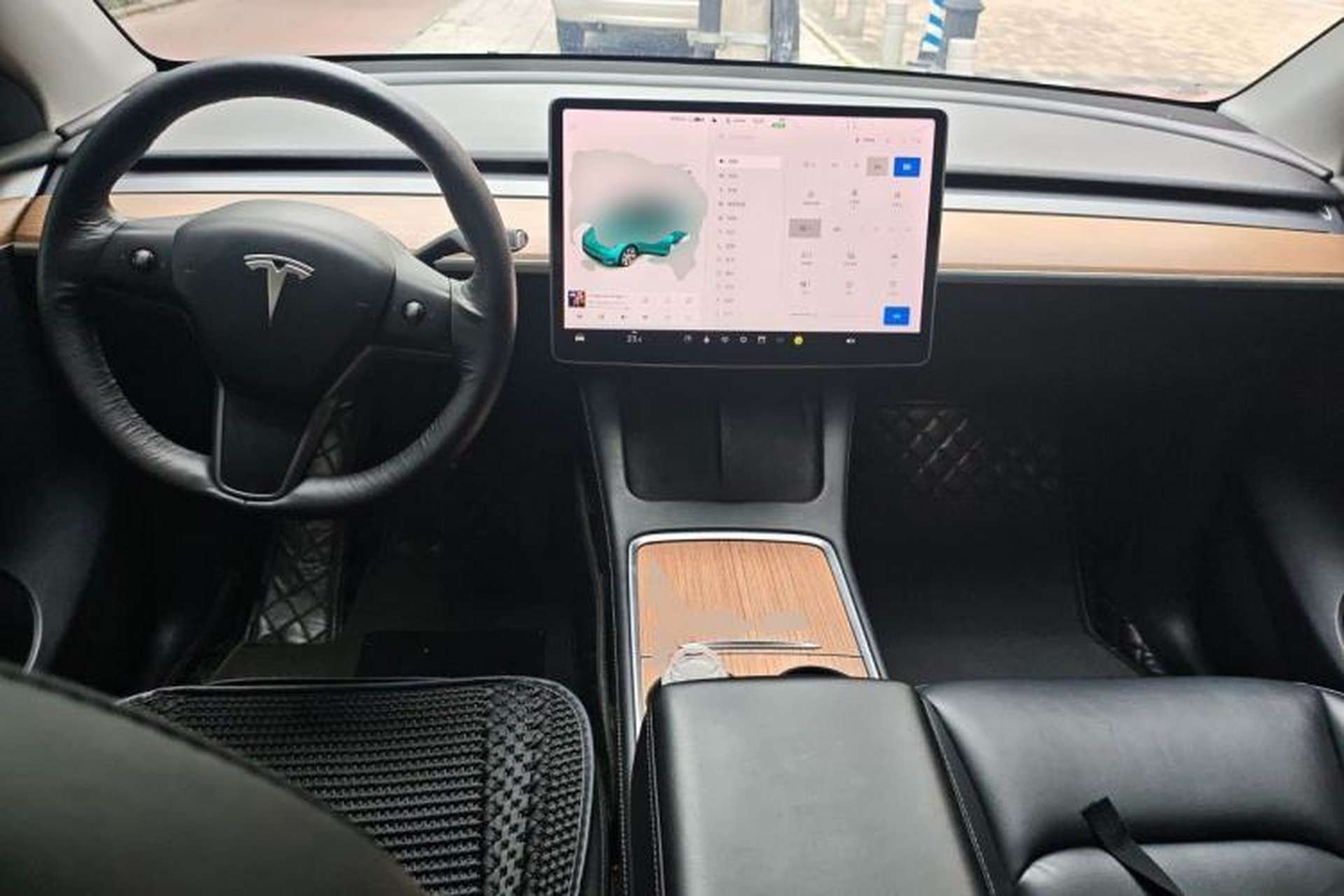 Used Tesla Model Y 2021 Long-Range All-Wheel-Drive Version Center Console