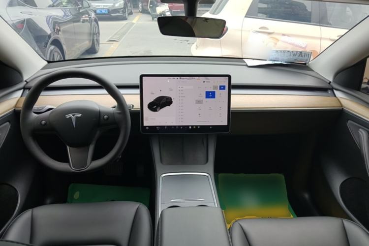 Used Tesla Model Y 2021 Long-Range All-Wheel-Drive Version 3D7 Center Console