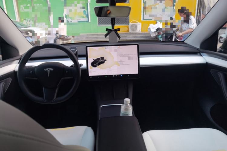 Used Tesla Model Y 2021 Standard Range Rear-Wheel Drive Version Center Console