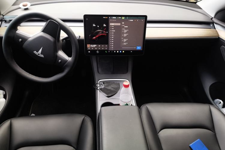 Used Tesla Model Y 2021 Standard Range Rear-Wheel Drive Version Center Console