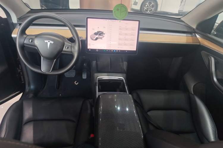 Used Tesla Model Y 2021 Standard Range Rear-Wheel Drive Version Center Console