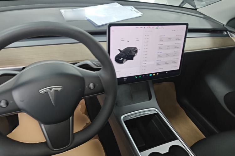 Used Tesla Model Y 2021 Long-Range All-Wheel-Drive Version Center Console