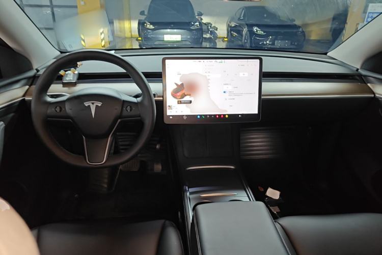 Used Tesla Model Y 2021 Standard Range Rear-Wheel Drive Version Center Console