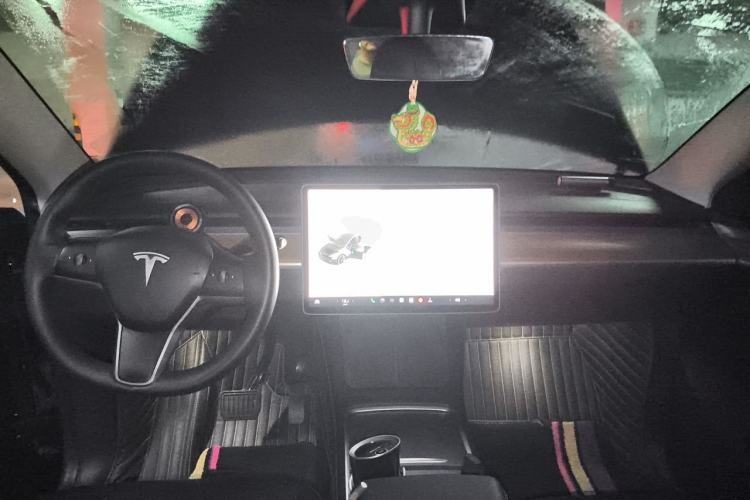 Used Tesla Model Y 2021 Standard Range Rear-Wheel Drive Version Center Console