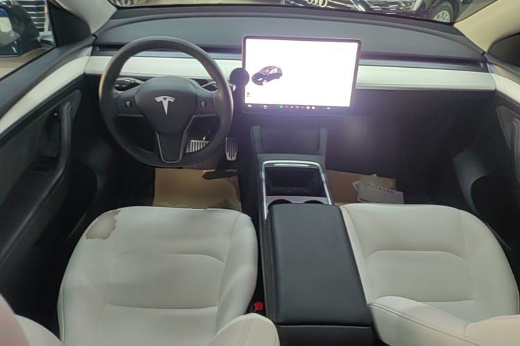 Used Tesla Model Y 2021 Standard Range Rear-Wheel Drive Version Center Console