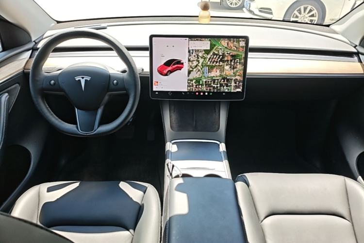 Used Tesla Model Y 2021 Long-Range All-Wheel-Drive Version Center Console