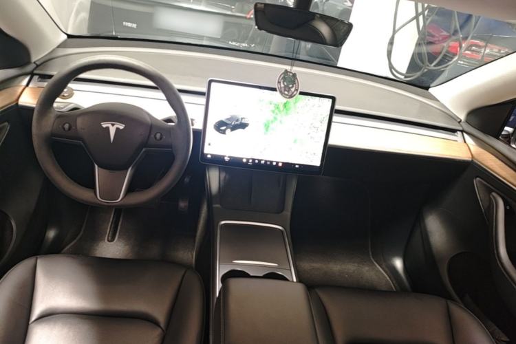 Used Tesla Model Y 2021 Long-Range All-Wheel-Drive Version Center Console
