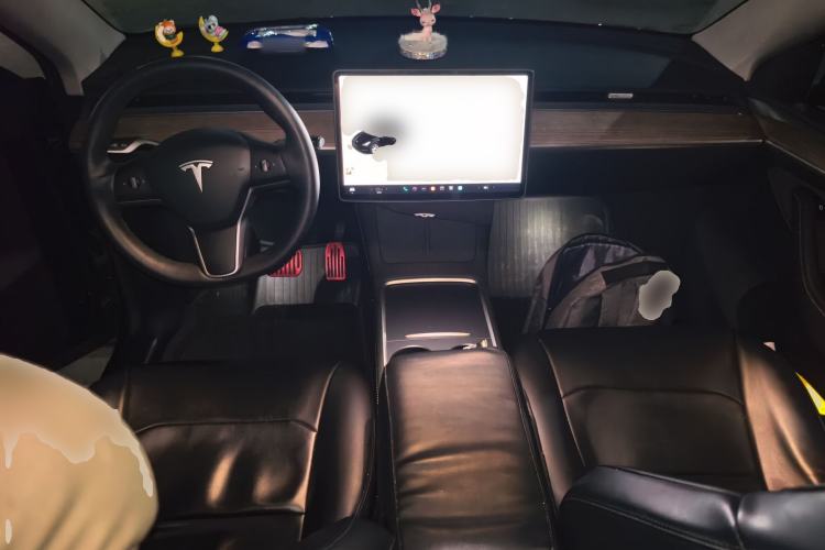 Used Tesla Model Y 2021 Standard Range Rear-Wheel Drive Version Center Console