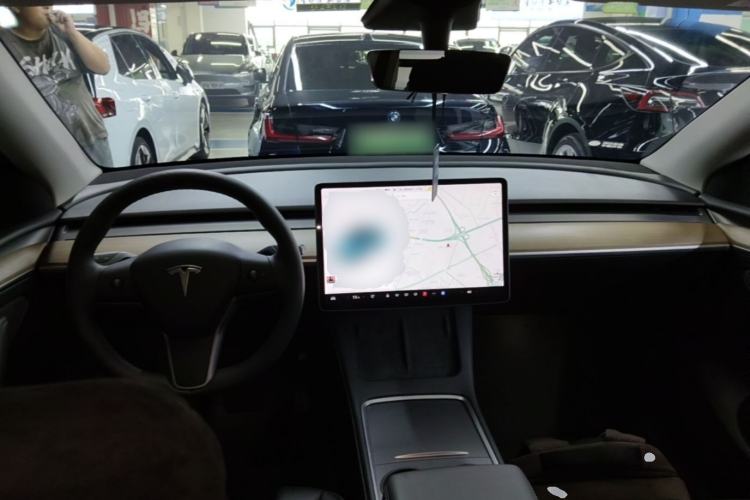 Used Tesla Model Y 2021 Standard Range Rear-Wheel Drive Version Center Console