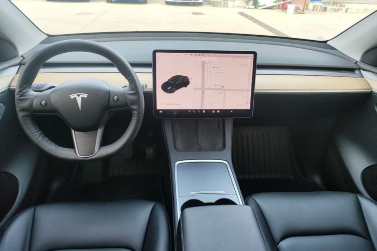Used Tesla Model Y 2021 Standard Range Rear-Wheel Drive Version Center Console