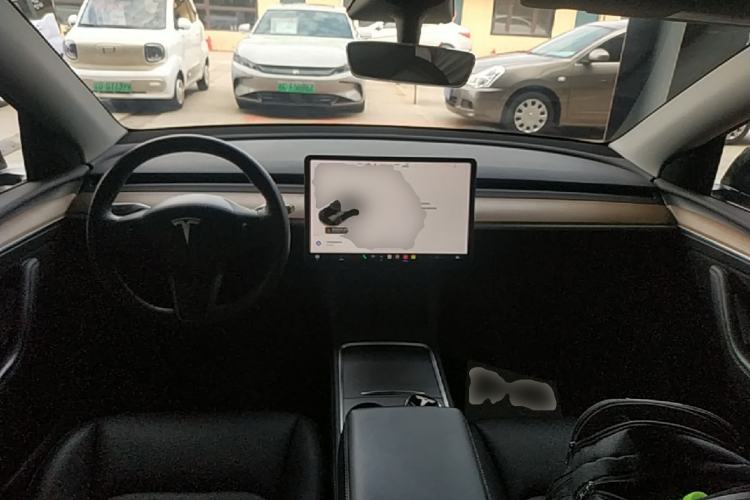 Used Tesla Model Y 2021 Standard Range Rear-Wheel Drive Version Center Console