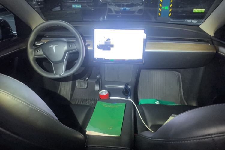 Used Tesla Model Y 2021 Standard Range Rear-Wheel Drive Version Center Console
