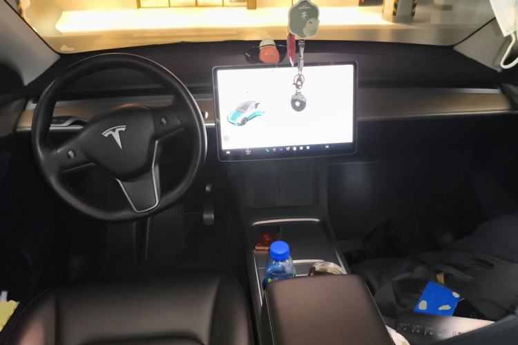 Used Tesla Model Y 2021 Long-Range All-Wheel-Drive Version Center Console