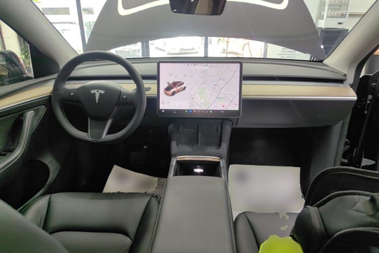 Used Tesla Model Y 2021 Standard Range Rear-Wheel Drive Version Center Console