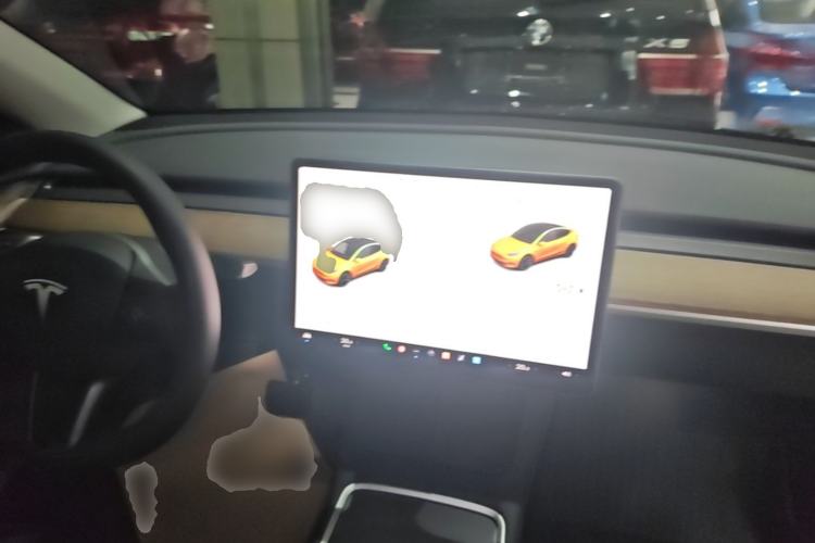 Used Tesla Model Y 2021 Standard Range Rear-Wheel Drive Version Center Console