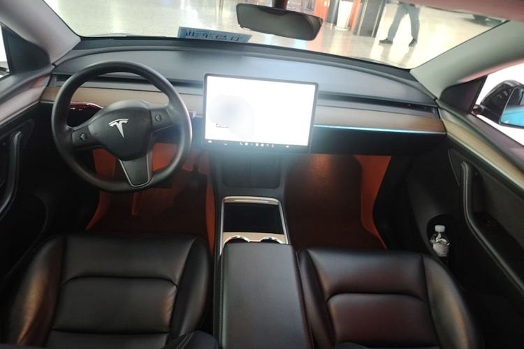 Used Tesla Model Y 2021 Standard Range Rear-Wheel Drive Version Center Console