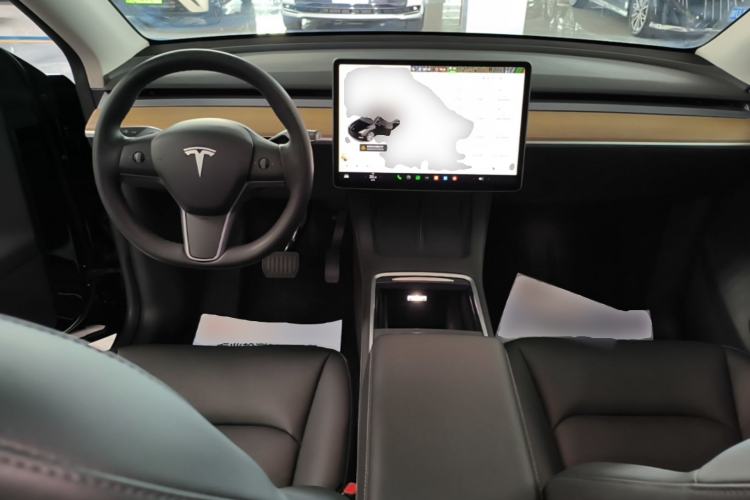Used Tesla Model Y 2021 Standard Range Rear-Wheel Drive Version Center Console