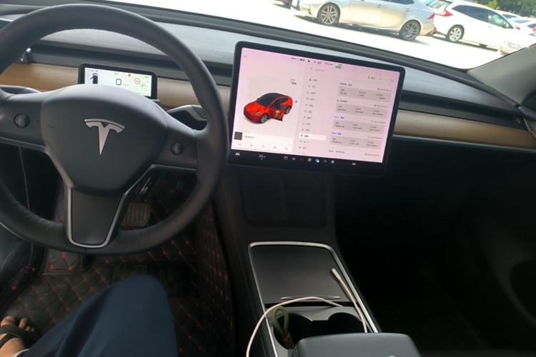 Used Tesla Model Y 2021 Long-Range All-Wheel-Drive Version Center Console