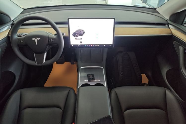 Used Tesla Model Y 2021 Long-Range All-Wheel-Drive Version 3D7 Center Console