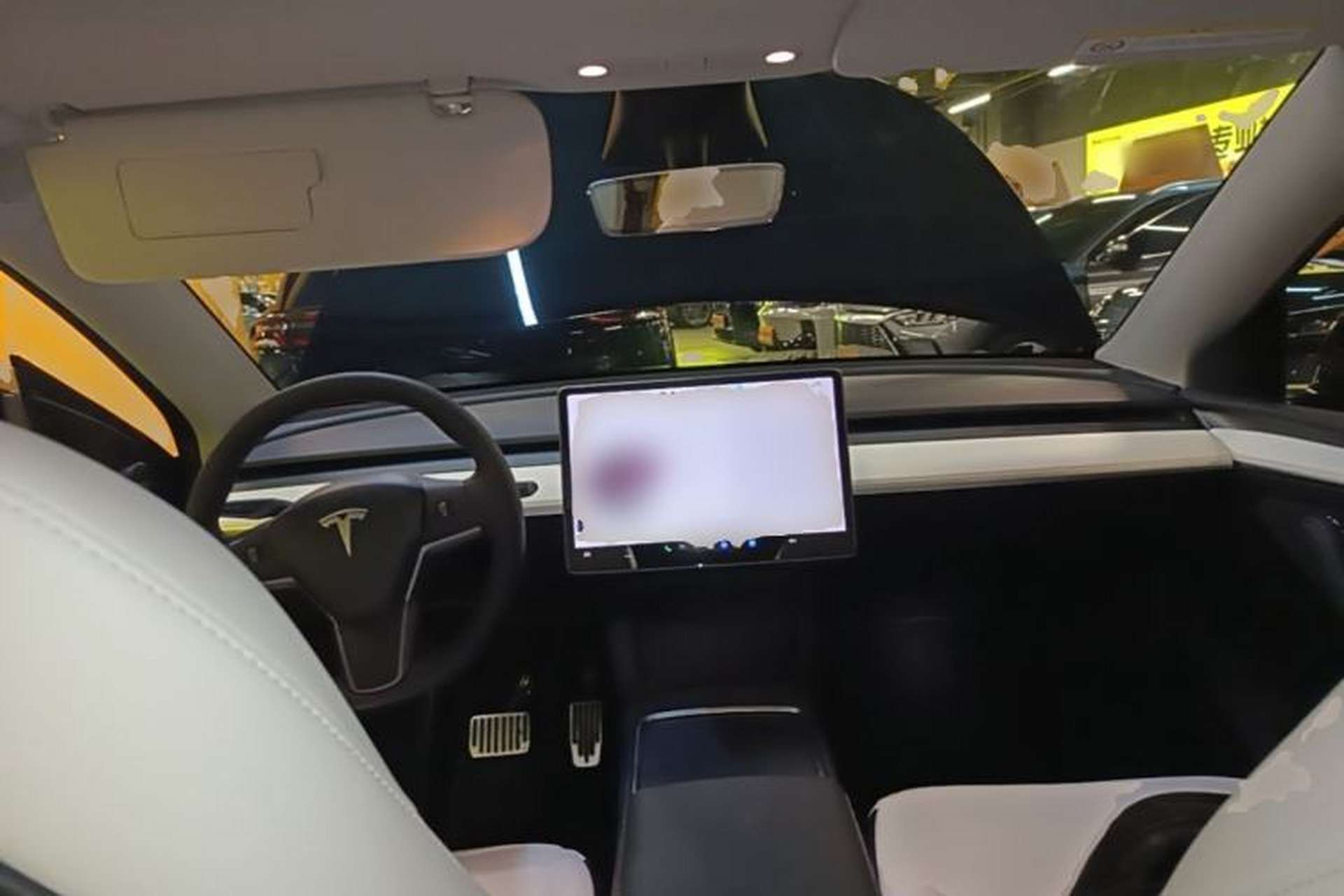 Used Tesla Model Y 2021 Standard Range Rear-Wheel Drive Version Center Console