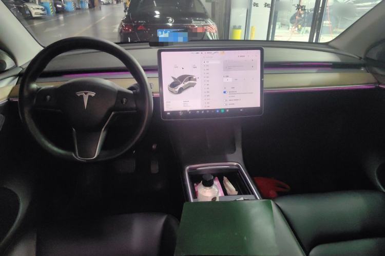 Used Tesla Model Y 2021 Standard Range Rear-Wheel Drive Version Center Console
