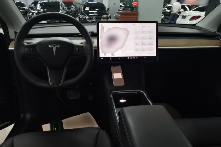 Used Tesla Model Y 2021 Long-Range All-Wheel-Drive Version 3D7 Center Console