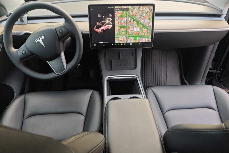 Used Tesla Model Y 2021 Long-Range All-Wheel-Drive Version Center Console