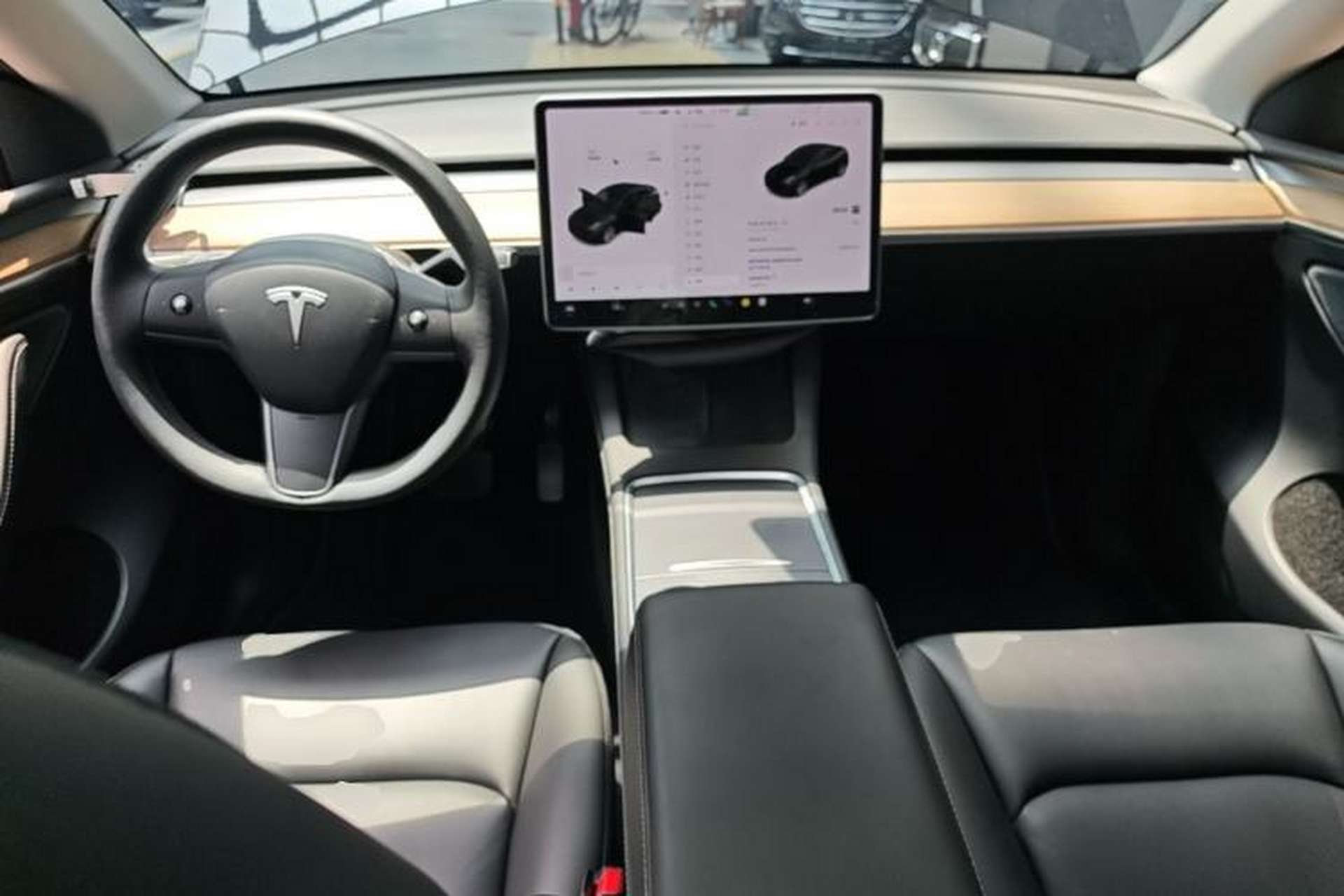 Used Tesla Model Y 2021 Standard Range Rear-Wheel Drive Version Center Console