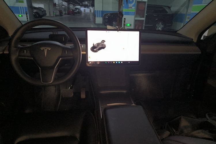 Used Tesla Model Y 2021 Standard Range Rear-Wheel Drive Version Center Console