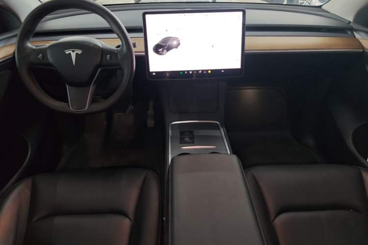 Used Tesla Model Y 2021 Long-Range All-Wheel-Drive Version Center Console