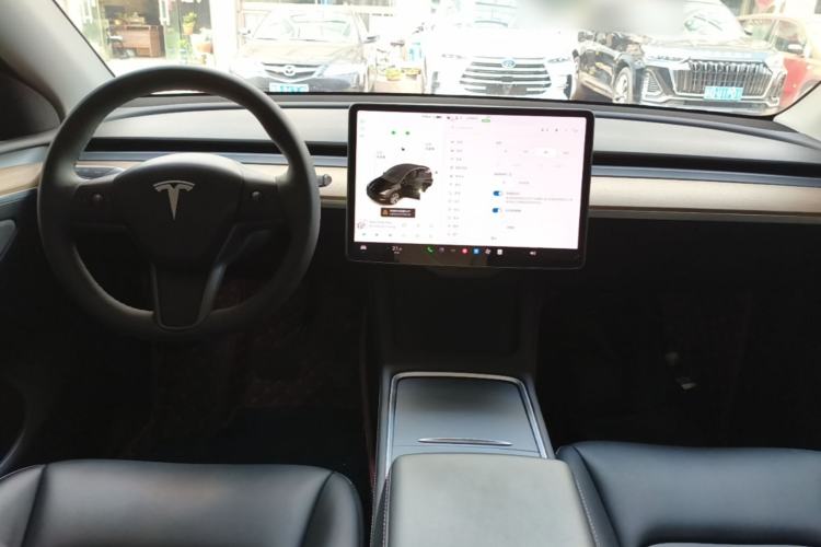 Used Tesla Model Y 2021 Standard Range Rear-Wheel Drive Version Center Console