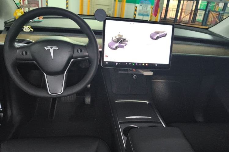 Used Tesla Model Y 2021 Long-Range All-Wheel-Drive Version 3D7 Center Console