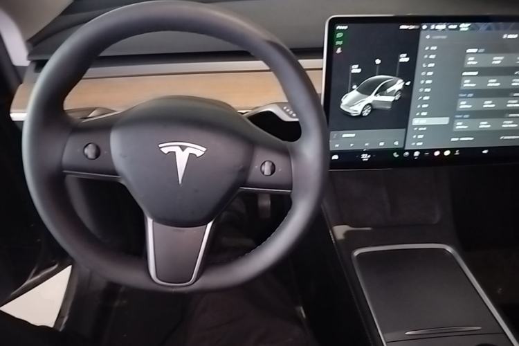 Used Tesla Model Y 2021 Long-Range All-Wheel-Drive Version Center Console