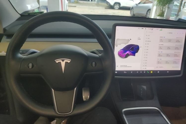 Used Tesla Model Y 2021 Standard Range Rear-Wheel Drive Version Center Console