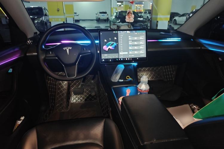Used Tesla Model Y 2021 Standard Range Rear-Wheel Drive Version Center Console
