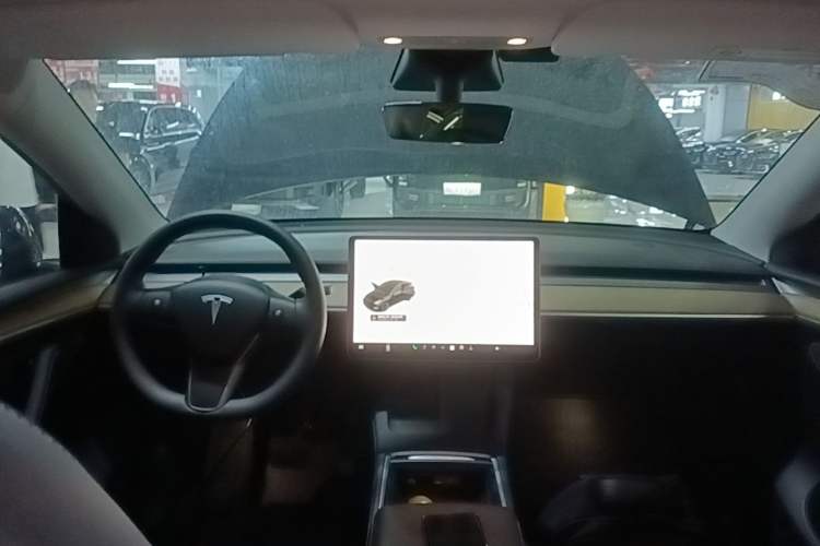 Used Tesla Model Y 2021 Standard Range Rear-Wheel Drive Version Center Console