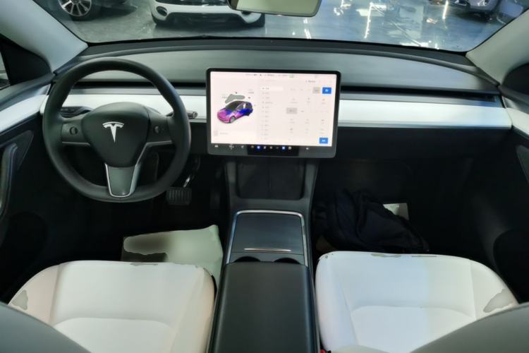 Used Tesla Model Y 2021 Standard Range Rear-Wheel Drive Version Center Console