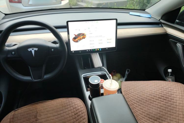 Used Tesla Model Y 2021 Standard Range Rear-Wheel Drive Version Center Console
