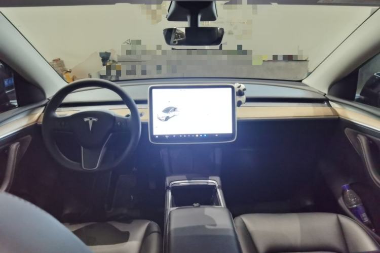Used Tesla Model Y 2021 Standard Range Rear-Wheel Drive Version Center Console