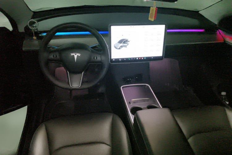 Used Tesla Model Y 2021 Standard Range Rear-Wheel Drive Version Center Console